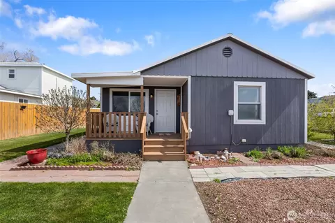 210 N Gladiola St, Soap Lake, WA 98851