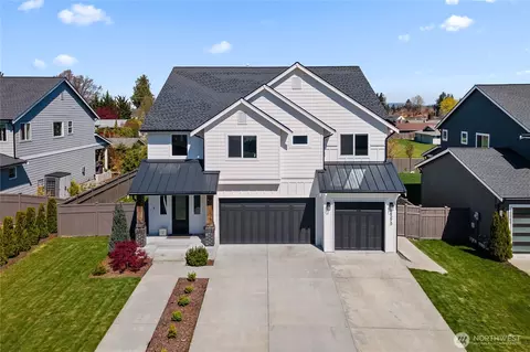 2595 Terry Ct, Enumclaw, WA 98022