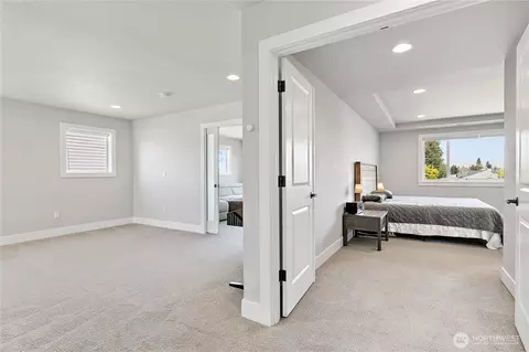 Entry Way - 2595 Terry Ct, Enumclaw, WA 98022 photo 2 of 2