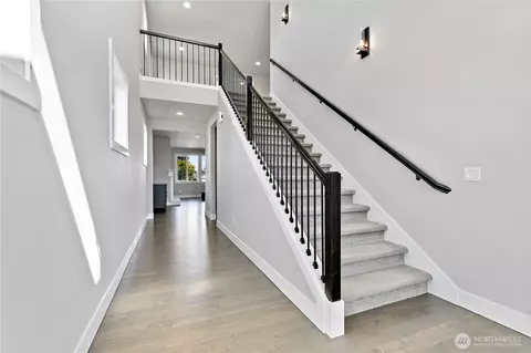 Entry Way - 2595 Terry Ct, Enumclaw, WA 98022 photo 1 of 2