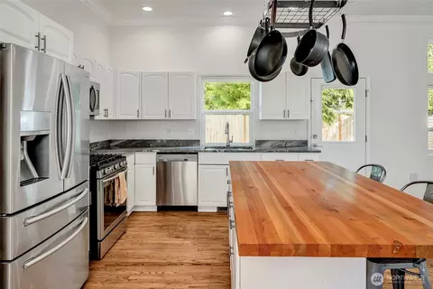 Kitchen - 15510 SE 252nd Pl, Covington, WA 98042 photo 1 of 3