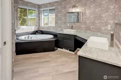 Bath - 15510 SE 252nd Pl, Covington, WA 98042 photo 1 of 3