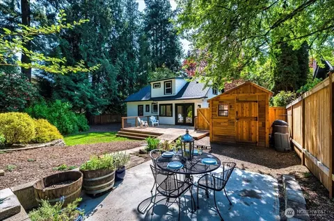 17576 Ballinger Way NE, Lake Forest Park, WA 98155