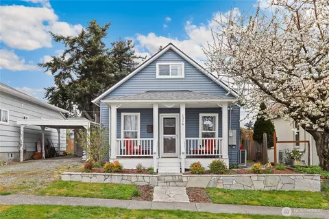 1316 15th St, Anacortes, WA 98221
