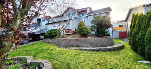 8902 W Mall Dr, Everett, WA 98208