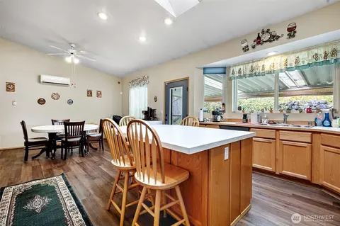 Kitchen - 25314 38th Ave E, Spanaway, WA 98387 photo 3 of 6