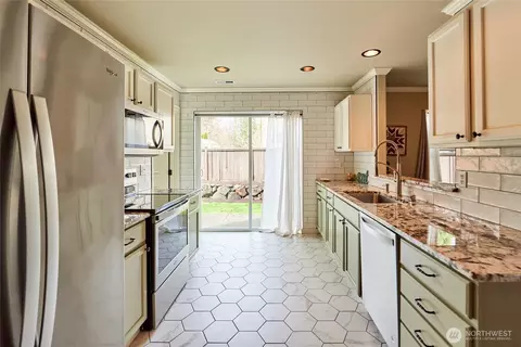 Kitchen - 20377 Springbrook Rd SE, Monroe, WA 98272 photo 1 of 4