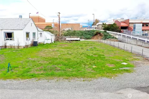 25 Elm St S, Omak, WA 98841