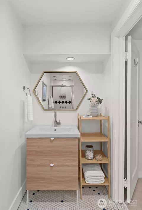 Bath - 806 23rd Ave E, Seattle, WA 98112 photo 2 of 3