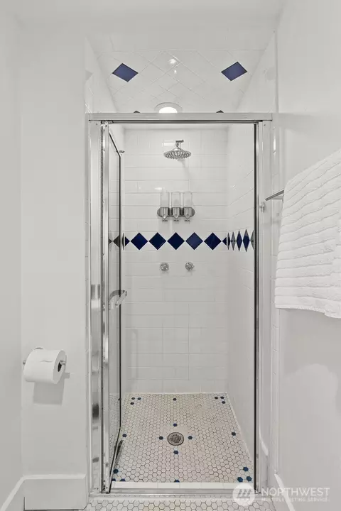 Bath - 806 23rd Ave E, Seattle, WA 98112 photo 3 of 3