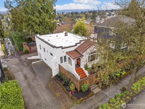 Exterior - 806 23rd Ave E, Seattle, WA 98112 photo 8 of 9