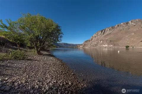 89 N Shore Dr, Orondo, WA 98843