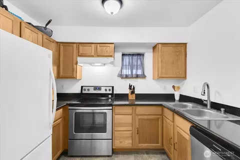 Kitchen - 5809 Highway Pl #A102, Everett, WA 98203 photo 3 of 3