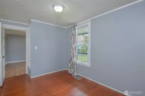 Bedroom - 1233 Marion St, Enumclaw, WA 98022 photo 9 of 10