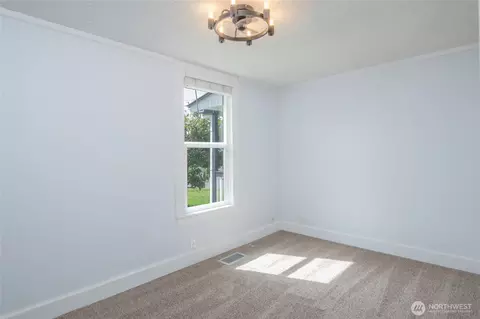 Bedroom - 1233 Marion St, Enumclaw, WA 98022 photo 4 of 10
