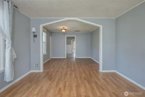 Living - 1233 Marion St, Enumclaw, WA 98022 photo 2 of 5