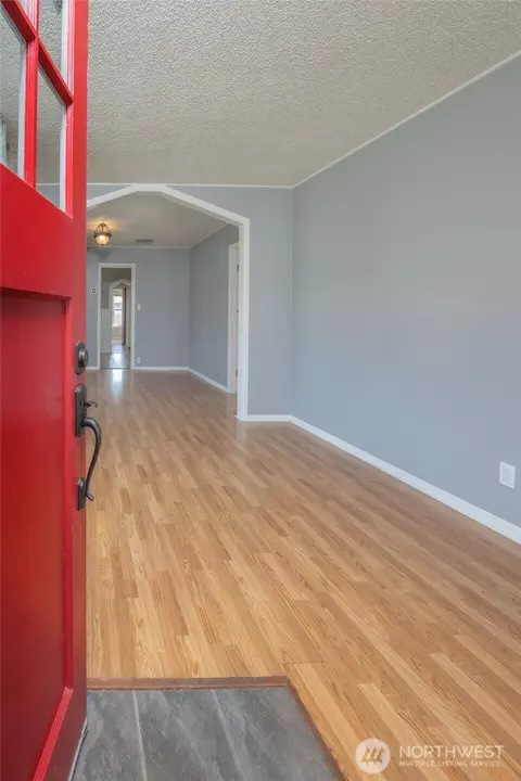 Entry Way - 1233 Marion St, Enumclaw, WA 98022 photo 2 of 3