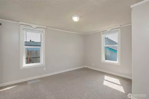 Bedroom - 1233 Marion St, Enumclaw, WA 98022 photo 1 of 10