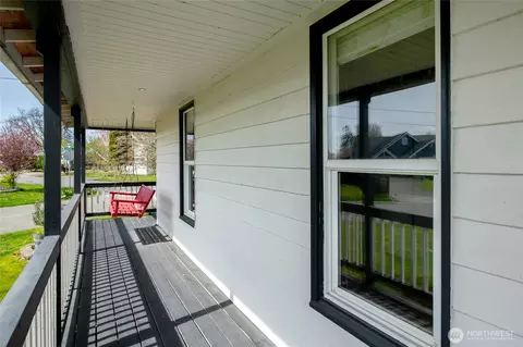Exterior - 1233 Marion St, Enumclaw, WA 98022 photo 2 of 6