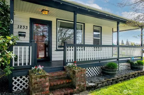 Exterior - 1233 Marion St, Enumclaw, WA 98022 photo 1 of 6