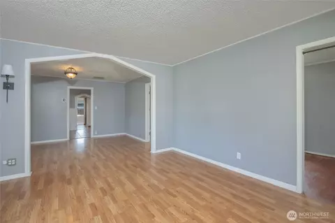 Living - 1233 Marion St, Enumclaw, WA 98022 photo 1 of 5