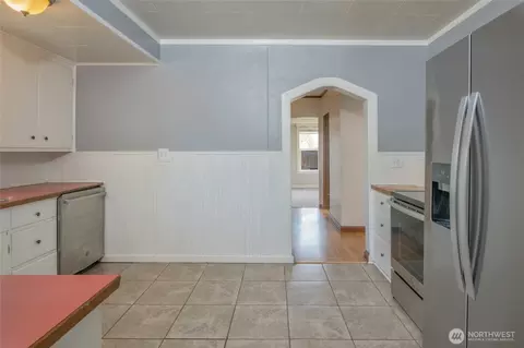 Entry Way - 1233 Marion St, Enumclaw, WA 98022 photo 3 of 3