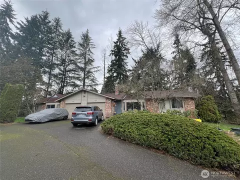 8213 111th St E, Puyallup, WA 98373