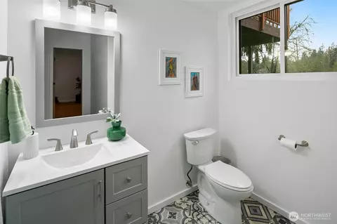 Bath - 10228 33rd Ave SE, Everett, WA 98208 photo 4 of 5