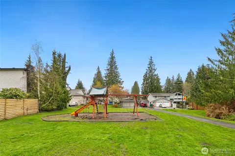 Exterior - 10228 33rd Ave SE, Everett, WA 98208 photo 7 of 9