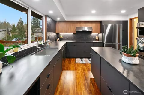 Kitchen - 10228 33rd Ave SE, Everett, WA 98208 photo 4 of 7