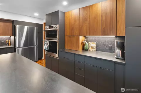 Kitchen - 10228 33rd Ave SE, Everett, WA 98208 photo 6 of 7