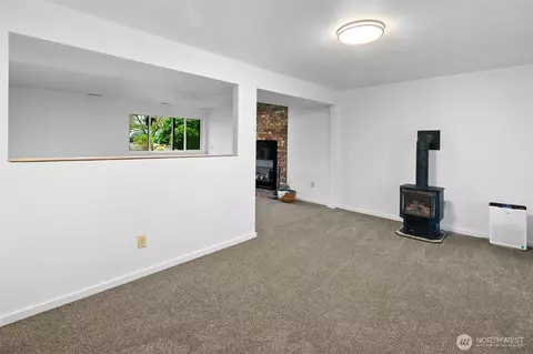 Living - 10228 33rd Ave SE, Everett, WA 98208 photo 4 of 4
