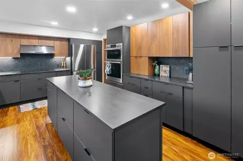 Kitchen - 10228 33rd Ave SE, Everett, WA 98208 photo 5 of 7
