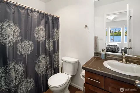 Bath - 2030 113th Pl SE, Everett, WA 98208 photo 1 of 4
