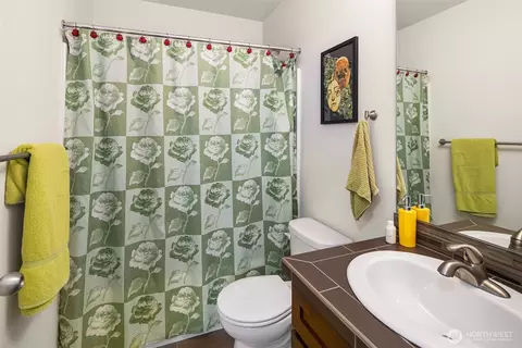 Bath - 2030 113th Pl SE, Everett, WA 98208 photo 4 of 4