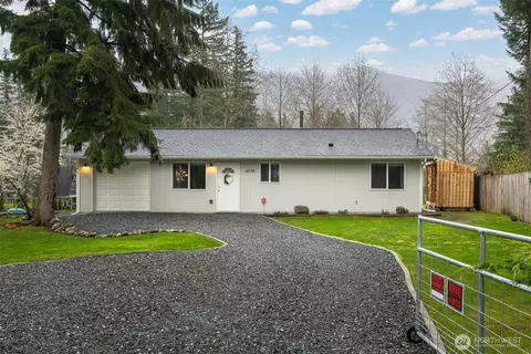 8540 Lilac Ln, Maple Falls, WA 98266