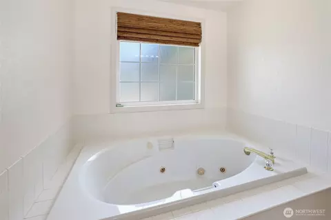 Bath - 23606 SE 380th St, Enumclaw, WA 98022 photo 1 of 3