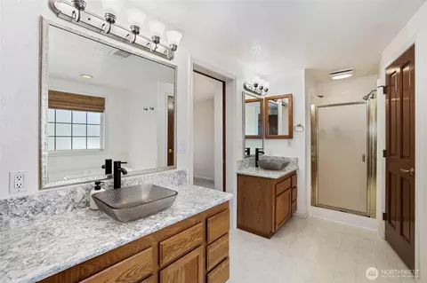 Bath - 23606 SE 380th St, Enumclaw, WA 98022 photo 2 of 3