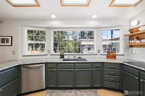 Kitchen - 23606 SE 380th St, Enumclaw, WA 98022 photo 3 of 4
