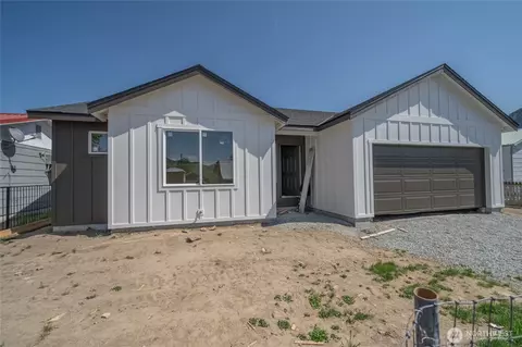 514 Bridge St, Brewster, WA 98812