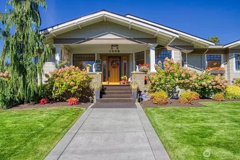 Exterior - 1305 10th St, Everett, WA 98201 photo 2 of 11