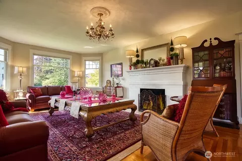 Living - 1305 10th St, Everett, WA 98201 photo 1 of 5
