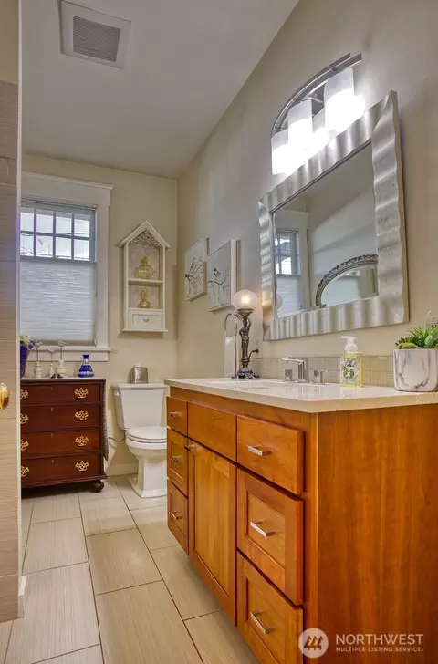 Bath - 1305 10th St, Everett, WA 98201 photo 1 of 3