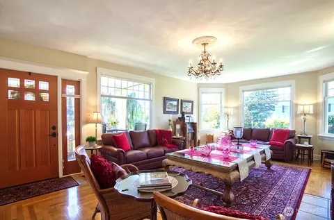 Living - 1305 10th St, Everett, WA 98201 photo 3 of 5