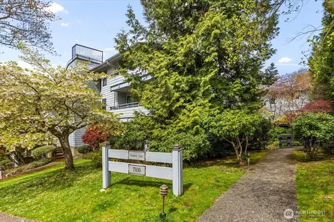 7930 SE 34th St #208, Mercer Island, WA 98040