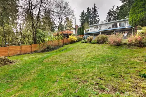 15544 Densmore Ave N, Shoreline, WA 98133