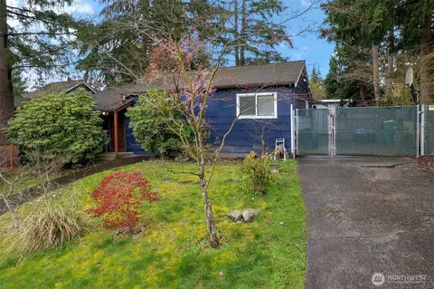 727 N 201st St, Shoreline, WA 98133