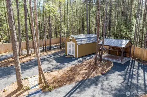 61 N Kings Way S, Hoodsport, WA 98548