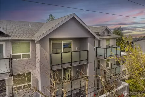 3435 California Ave SW #405, Seattle, WA 98116