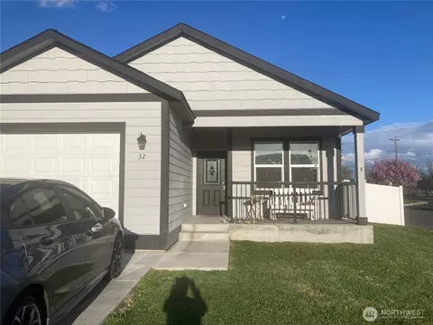 1300 W Marina Dr #32, Moses Lake, WA 98837